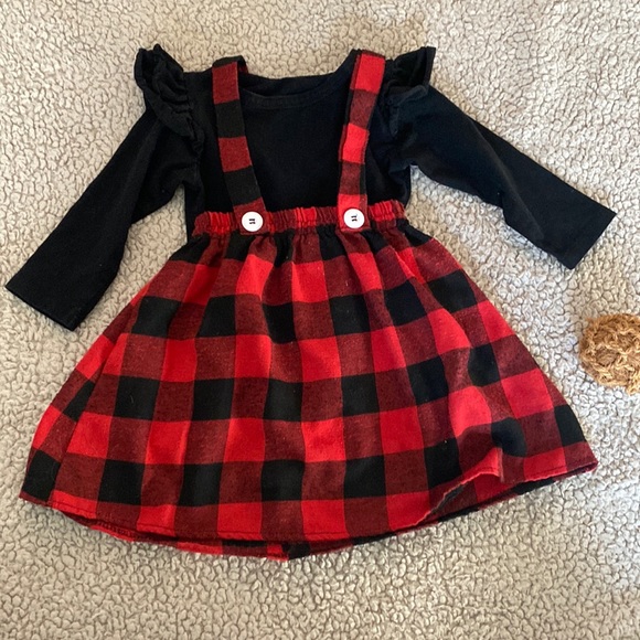 The cutest buffalo plaid skirt and top set! Size 110 4-5 - Picture 1 of 4